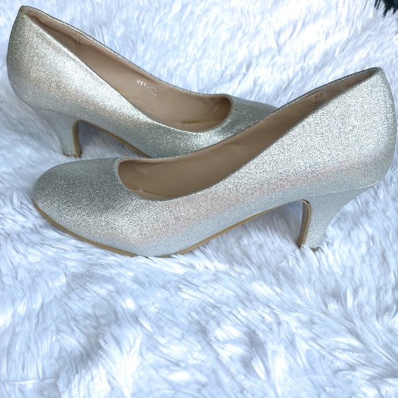 Shoes - Silver Closed Toe Dress Heel